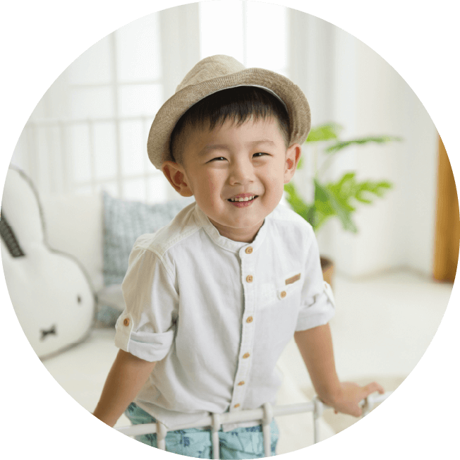 笑顔の子ども・やさしいパン作り